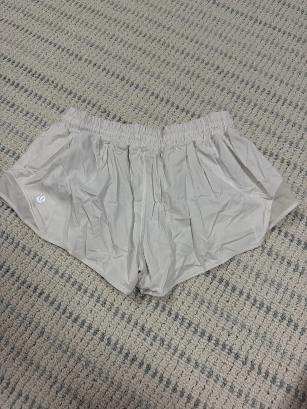 Lululemon Hotty Hot Shorts 2.5 - Picture 3 of 3
